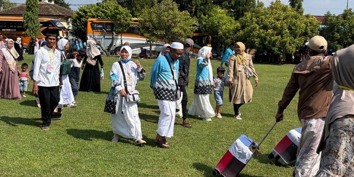 1-645-jemaah-haji-tuban-tiba-di-bumi-wali-catat-sejarah-zero-meninggal-dunia