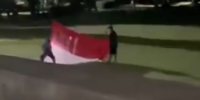 coret-bendera-merah-putih-bertuliskan-rkuhap-dua-pemuda-di-bali-dituntut-6-bulan-penjara