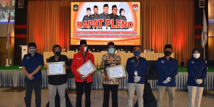 Rapat Pleno Rekapitulasi dan Penetapan Hasil Penghitungan Suara Pemilihan Wali Kota dan Wakil Wali Kota Blitar 2020. (foto: ist)