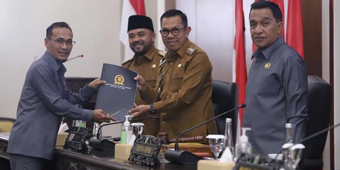rapat-paripurna-dprd-kota-batu-bahas-pandangan-umum-fraksi-atas-raperda-p-apbd-2025