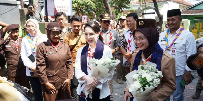 Wali Kota Kediri, Vinanda Prameswati, saat mendampingi kunjungan Waka 1 Bina Muda Kwarda Jatim, Arumi Bachsin Emil Dardak. Foto: Ist