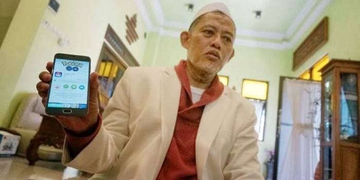 KH Cholil Dahlan, Ketua MUI Jombang saat ditemui di rumahnya, Senin (25/7).
foto: RONY S/ BANGSAONLINE