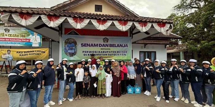 hidupkan-perekonomian-rakyat-perwosi-blitar-gelar-senam-dan-belanja-di-pasar-tradisional