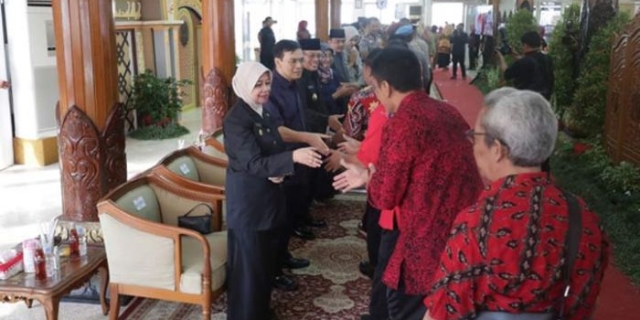 Bupati Kediri Haryanti Sutrisno bersama Forkopimda saat menerima para tamu di pendopo Kabupaten Kediri. foto: Diskominfo Kab. Kediri
