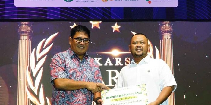dirut-petrokimia-raih-penghargaan-di-nawakarsa-award-pesona-gresik-2025