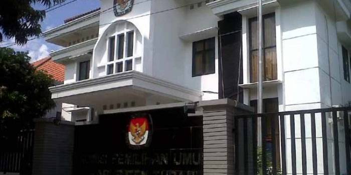 Kantor KPU Tuban. (foto: suwandi/BANGSAONLINE)
