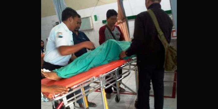 Korban saat dievakuasi ke RSUD Abdoer Rahem