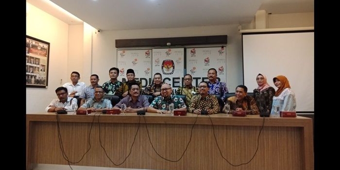 Badan Anggaran DPRD Kab. Pasuruan diruang Media Center KPU RI. 