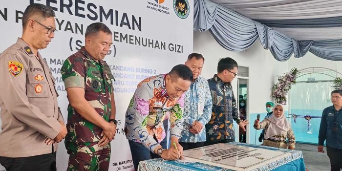 Wali Kota Malang saat meresmikan SPPG milik Yayasan Synergy An Nahl Indonesia.