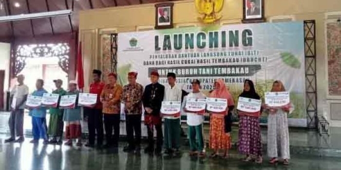 pemkab-pamekasan-salurkan-blt-dbhcht-untuk-petani-tembakau