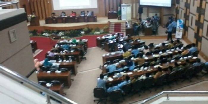 Suasana sidang paripurna DPRD Kabupaten Malang. (foto: tuhu priyono/BANGSAONLINE)