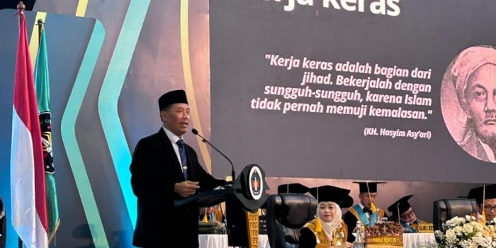 dihadiri-wamendiktisaintek-uniska-kediri-gelar-wisuda-sarjana-ke-44-dan-magister-ke-35