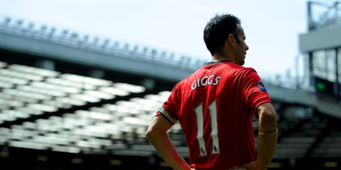Ryan Giggs tercatat sebagai pemain yang mengoleksi jumlah trofi Premier League terbanyak.