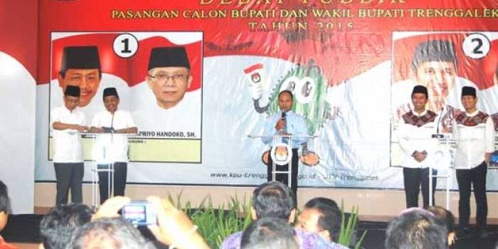 Pasangan calon Bupati dan wakil Bupati Trenggalek saat debat publik di BBI. foto:  herman/BANGSAONLINE