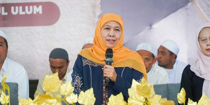 Ketua Umum PP Muslimat NU Khofifah Indar Parawansa saat menghadiri Haul KH Abdullah Yaqin ke-28 dan Nyai Hj Hamidah Irsyad Hakim ke-19 di Pondok Pesantren Bustanul Ulum di Mlokorejo Kabupaten Jember, Senin (19/8/2024) pagi.