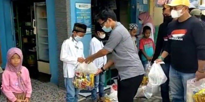 Santunan kepada ratusan anak yatim piatu, penderita cacat fisik, dan lansia miskin yang dilaksanakan Brigadir Kemanusiaan.