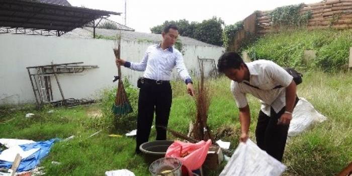 aparat Polres Bangkalan menyita ribuan mercon srengdor.foto:imam hambali/BANGSAPNLINE