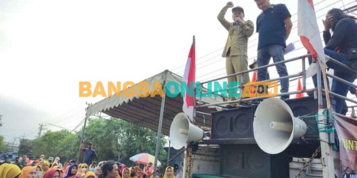 tuntut-warganya-dipekerjakan-kepala-desa-sukorejo-gresik-pimpin-demo-ke-pt-haswin-hijau-perkasa