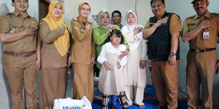 wali-kota-kediri-salurkan-bantuan-sosial-untuk-disabilitas-dan-warga-tak-mampu