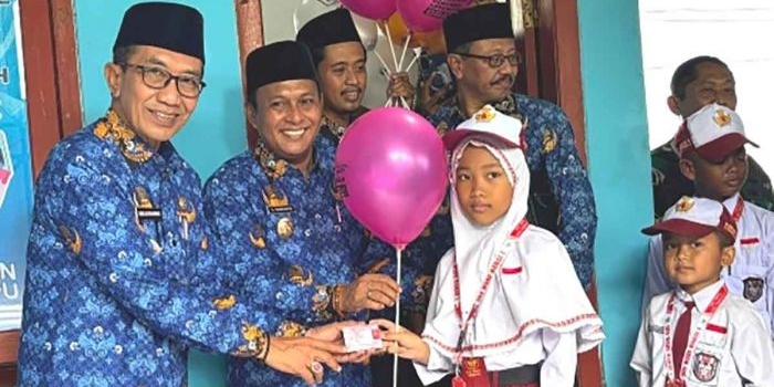 bupati-pamekasan-luncurkan-program-paduka-untuk-pelayanan-administrasi-kependudukan-di-kecamatan