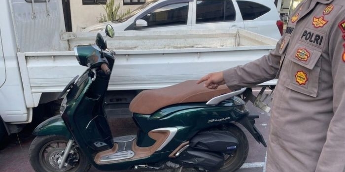Barang bukti sepeda motor hasil curian yang diamankan polisi