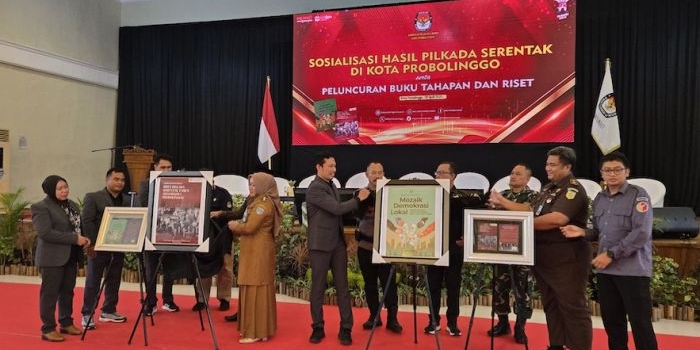 kpu-kota-probolinggo-luncurkan-buku-tahapan-dan-riset-pilkada-serentak-2024