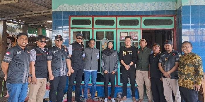 Bawaslu Sidoarjo saat memantau Coklit data pemilih di Dusun Bangunsari Desa Tambak Kalisogo Jabon, belum lama ini. foto ist