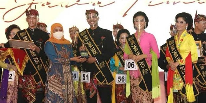 puteri-indonesia-2025-dari-jatim-khofifah-ucapkan-selamat-jawa-timur-bangga-pada-firsta