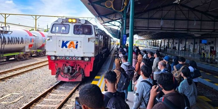 penumpang-ka-naik-39-persen-jelang-idhul-adha-pt-kai-daop-7-madiun-tambah-gerbong-kereta