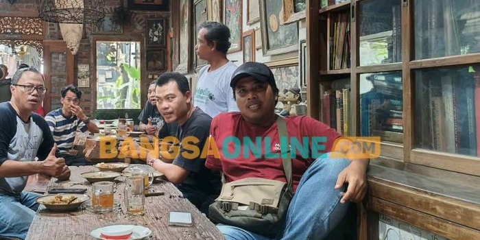waroeng-baroe-lama-warung-vintage-di-kediri-jadi-tempat-ngopi-favorit