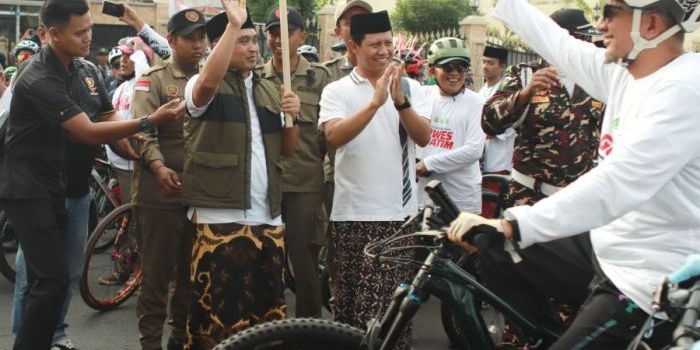 wali-kota-pasuruan-berangkatkan-2000-peserta-gowes-ansor-jatim
