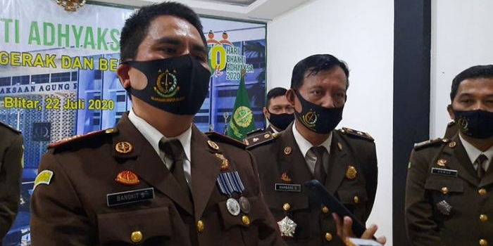 Kepala Kejari Blitar, Bangkit Sormin. (foto: ist).