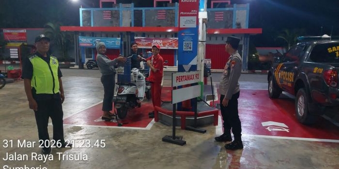 respons-isu-kelangkaan-bbm-polres-blitar-patroli-spbu-malam-hari