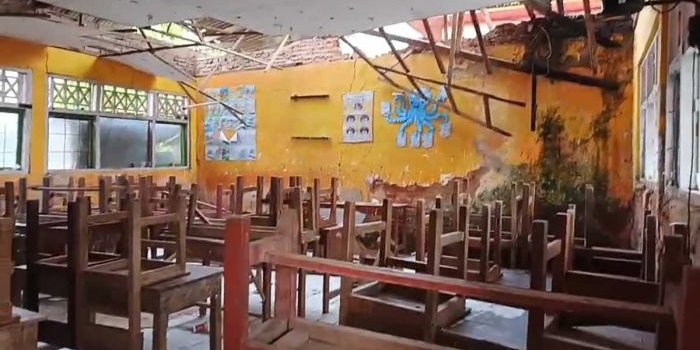 hujan-deras-robohkan-gedung-sdn-tlagah-2-bangkalan-248-siswa-terdampak