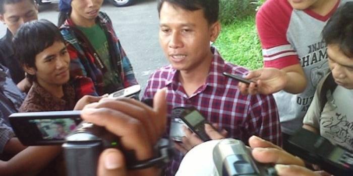 Kasat Reskrim Polrestabes Surabaya AKBP Sumaryono saat membeberkan penyelidikan polisi terkait kerusuhan bonek. foto:rusmiyanto/BANGSAONLINE