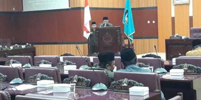 Bupati Blitar saat menyampaikan pertanggungjawaban pelaksanaan APBD 2017.