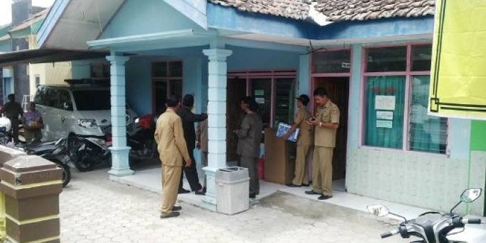 Anggota dewan saat melakukan sidak. foto: zainal abidin/ BANGSAONLINE