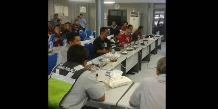 Puluhan jurnalis saat berkunjung ke Pabrik Semen Indonesia di Rembang, Jawa Tengah. foto: suwandi/ BANGSAONLINE