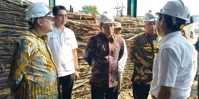 saksikan-mou-2-koperasi-menkop-ferry-juliantono-dukung-hilirisasi-tebu-berbasis-koperasi-di-kediri