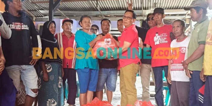dpc-pdip-kabupaten-kediri-salurkan-sembako-untuk-korban-puting-beliung-di-besowo