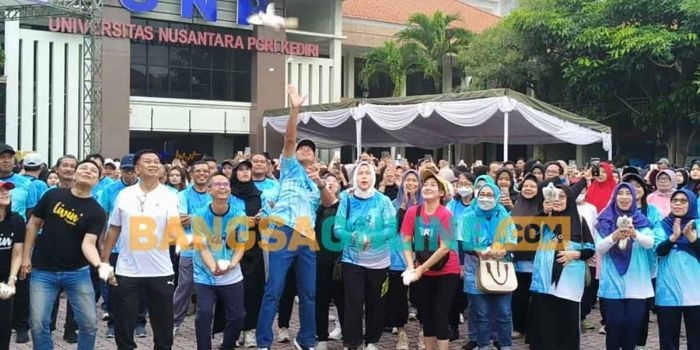 ribuan-sivitas-akademika-ikuti-jalan-sehat-penutup-rangkaian-dies-natalis-ke-48-unp-kediri