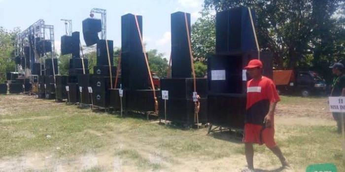 Puluhan audio sound system terjejer rapi di lokasi Bojonegoro Expo 2016. foto: eky nurhadi/ BANGSAONLINE