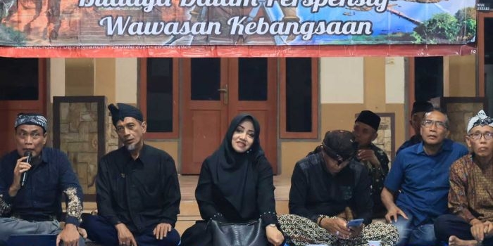 Bupati Mojokerto, Ikfina Fahmawati serap aspirasi dalam acara cangkrukan bersama para budayawan dalam acara talkshow, Guyub Rukun Wilwatikta di balai Desa Pandankrajan, Kecamatan Kemlagi, Kamis (20/6/2024).