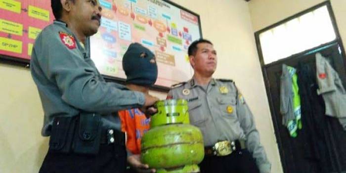 Kornelis Efendi Sara, hidupnya dibuat nelangsa sendiri. foto: catur andy/ BANGSAONLINE