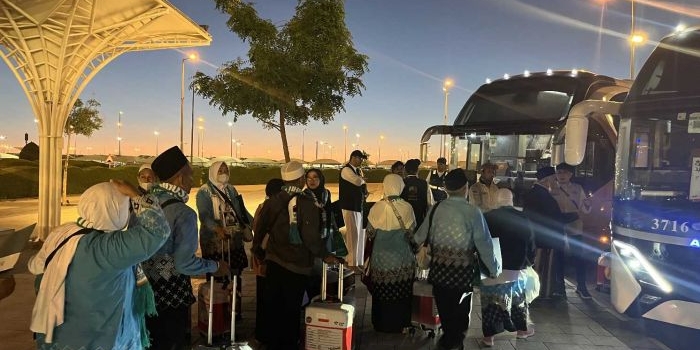 penjelasan-petugas-haji-soal-jemaah-demensia-saat-tiba-di-bandara-madinah