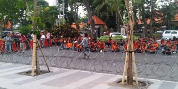 ?Pemuda Pancasila saat demo. foto:diday rosadi