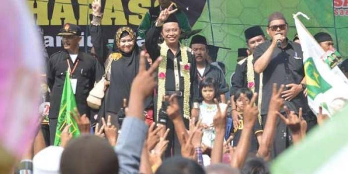 Ra Hamid, calon Bupati Situbondo nomor urut 2 saat kampanye akbarnya. foto: hadi prayitno/ BANGSAONLINE