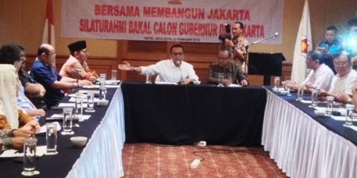 Ketua DPD Gerindra DKI Jakarta Mohammad Taufik tengah memberikan penjelasan kepada bakal calon Gubernur. foto: rakisa/ BANGSAONLINE