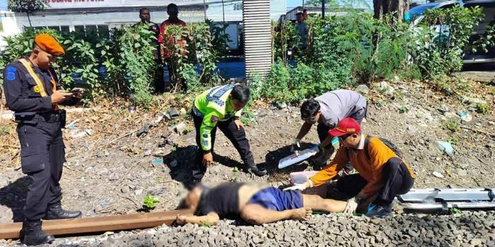 pria-paruh-baya-di-sidoarjo-terserempet-kereta-api-jayabaya-saat-hendak-menyebrang-rel