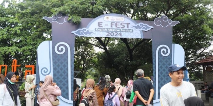 English Massive Festival saat digelar di taman brantas